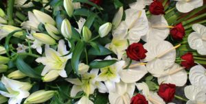 corona fiori bianco rose 300x152