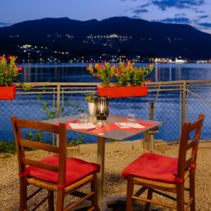 tavolo lago sera 300x300