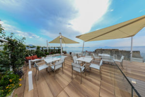 le migliori terrazze di napoli sky lounge vesuvio 300x200