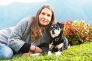 Foto con cane su prato 300x200