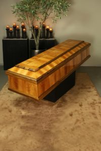 Art Funeral Navi fullscreen Sarg edit 200x300