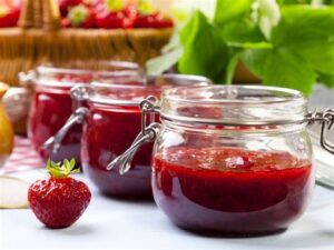 Marmellata di fragole in vasetto: 8 x 270g