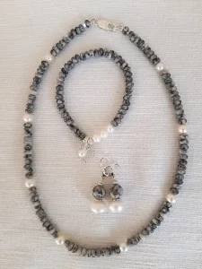 orecchini braccialetto collana granito 225x300
